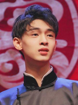 娱乐吃瓜酱秦霄贤不认字,娱乐圈的“吃瓜”瞬间